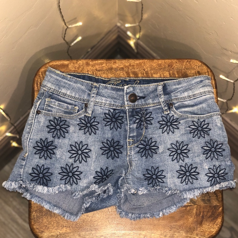flower denim shorts
